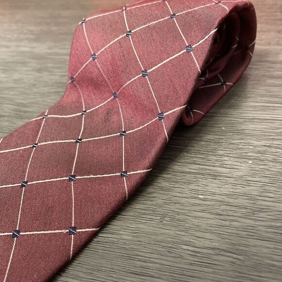 Tommy Hilfiger Men's Classic Diamond Stripe Tie Maroon/Navy/Gold - Picture 3 of 6
